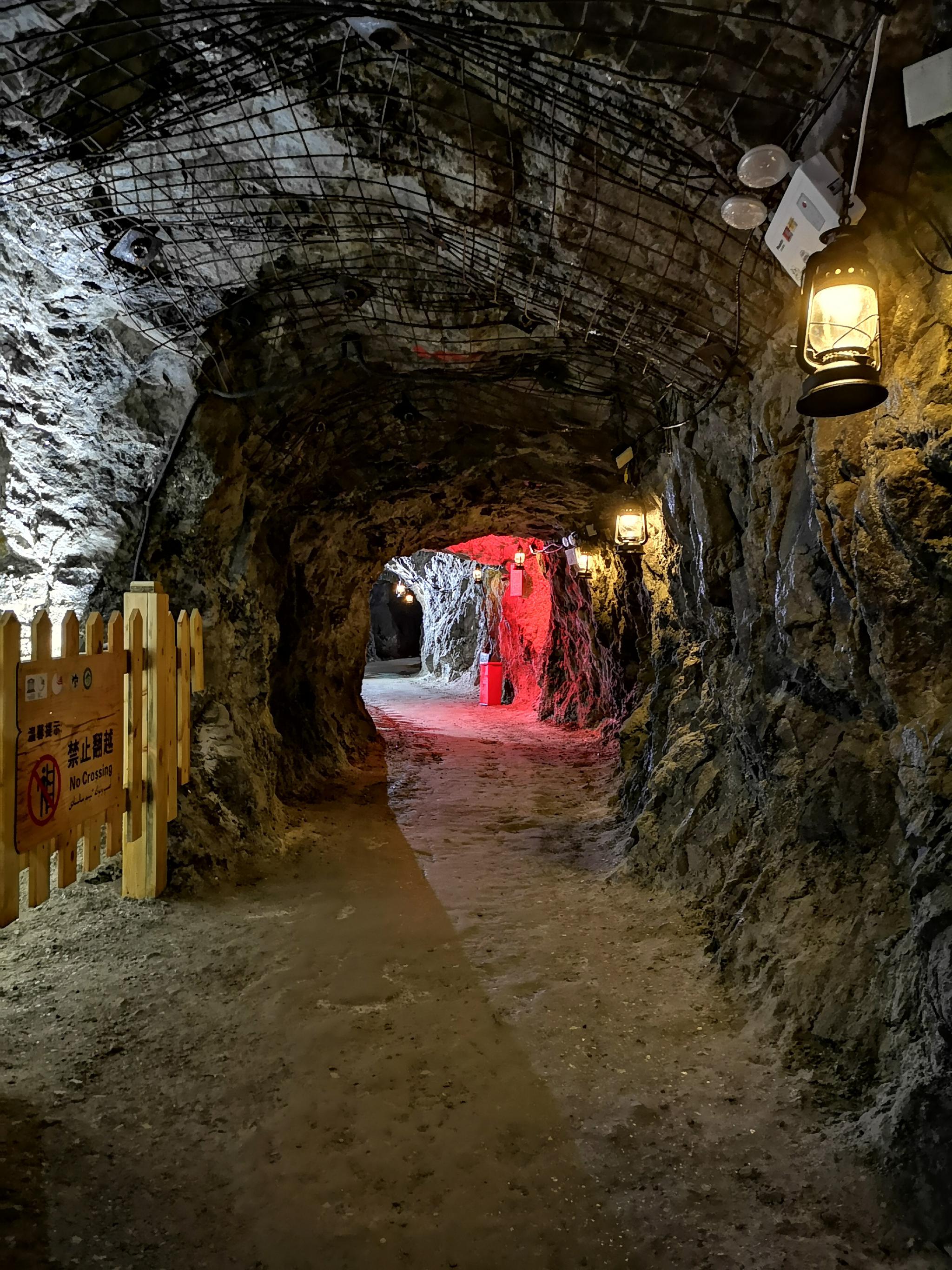 新疆阿依果斯矿洞