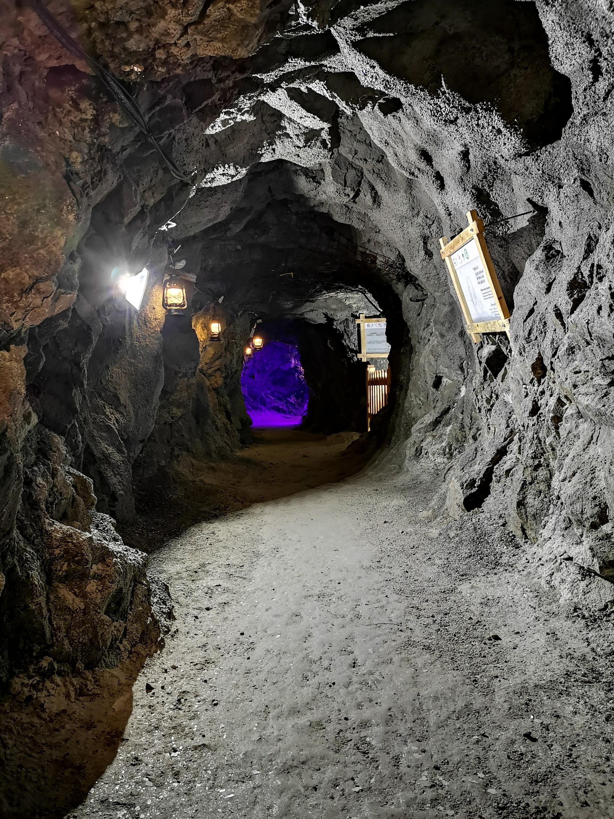 新疆阿依果斯矿洞