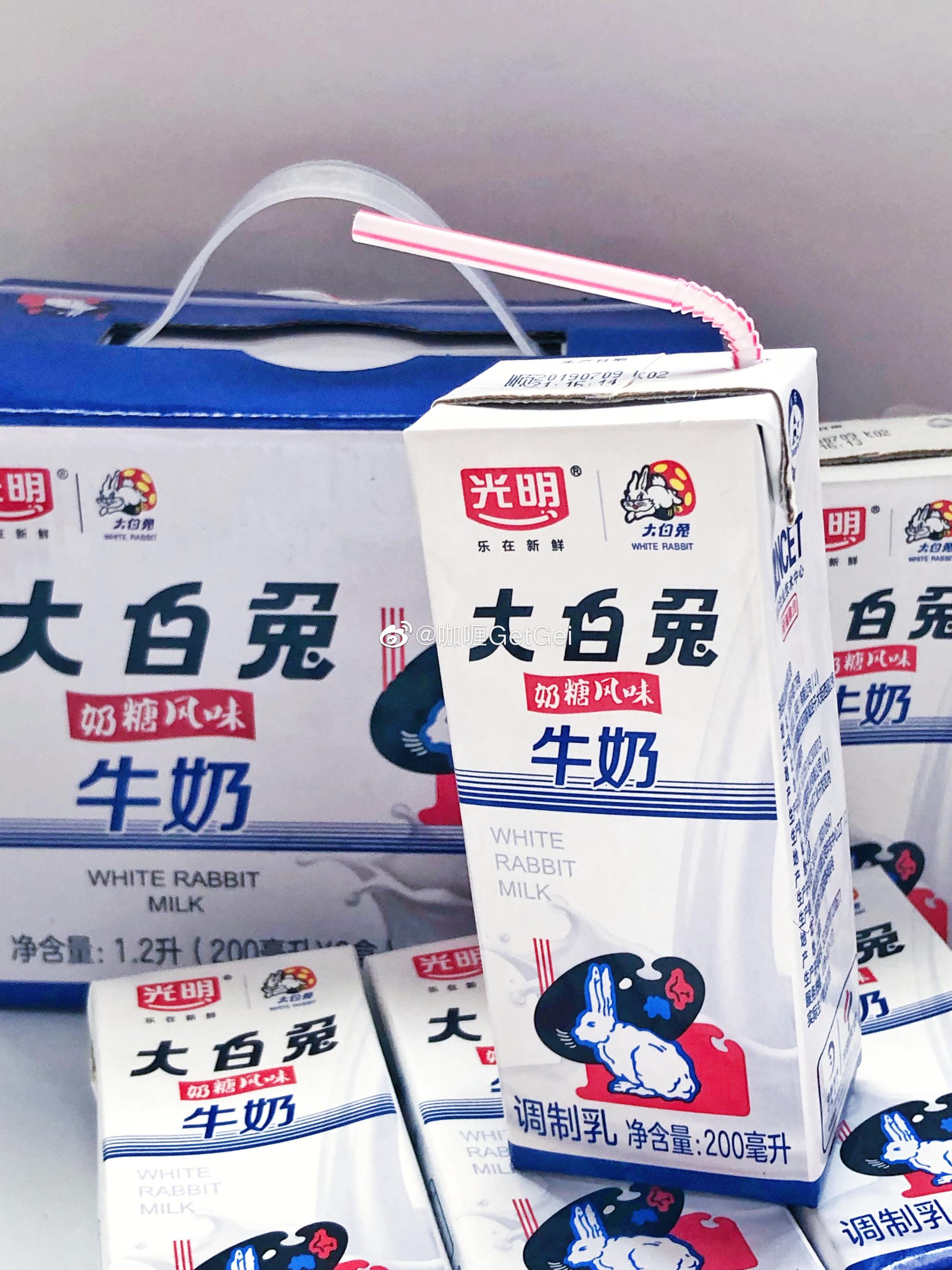 光明和大白兔出的那个奶糖风味的牛奶我get啦