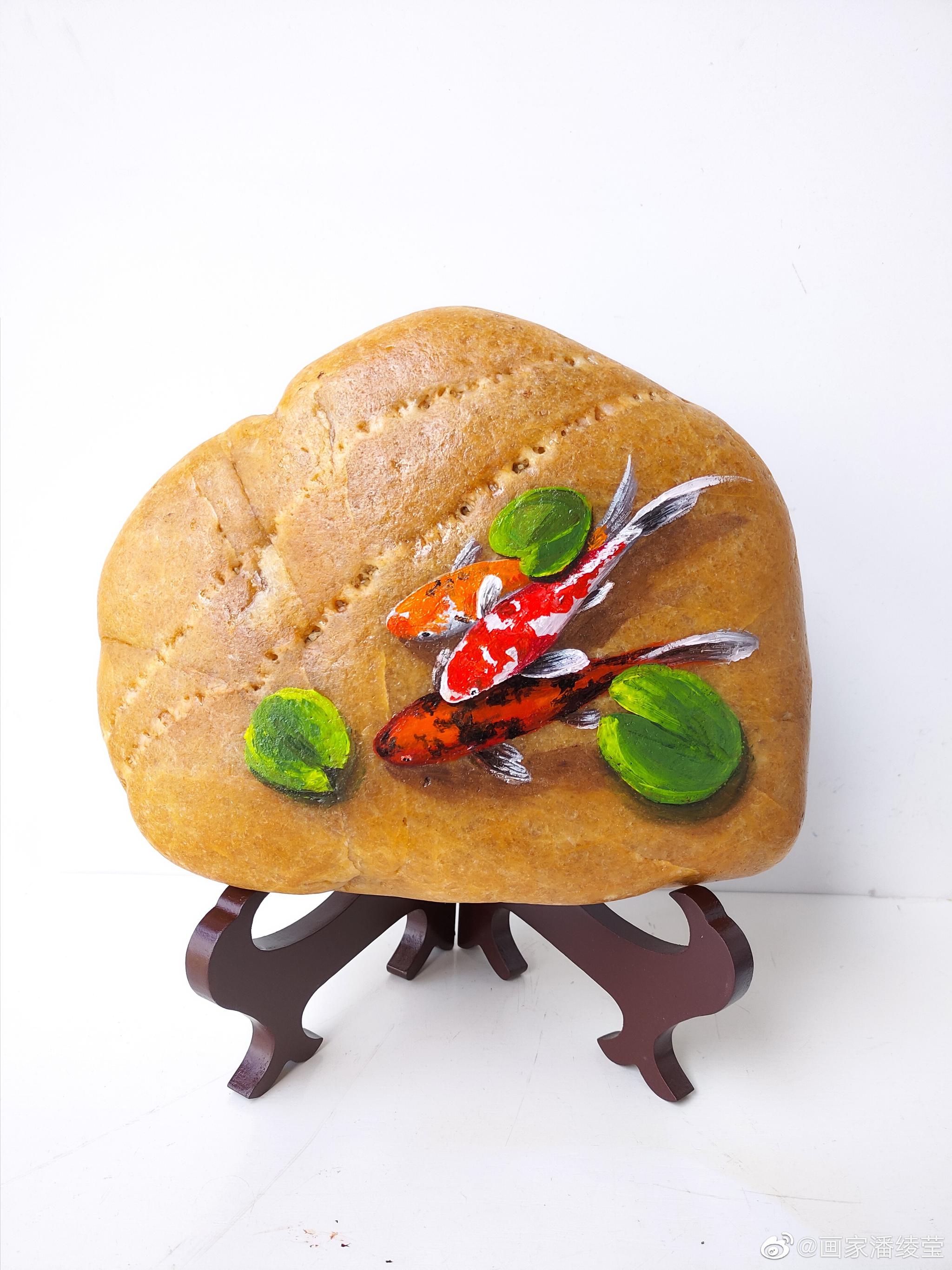 刚画好的锦鲤油画石头,大吉大利,年年有余95_高清图集_新浪网