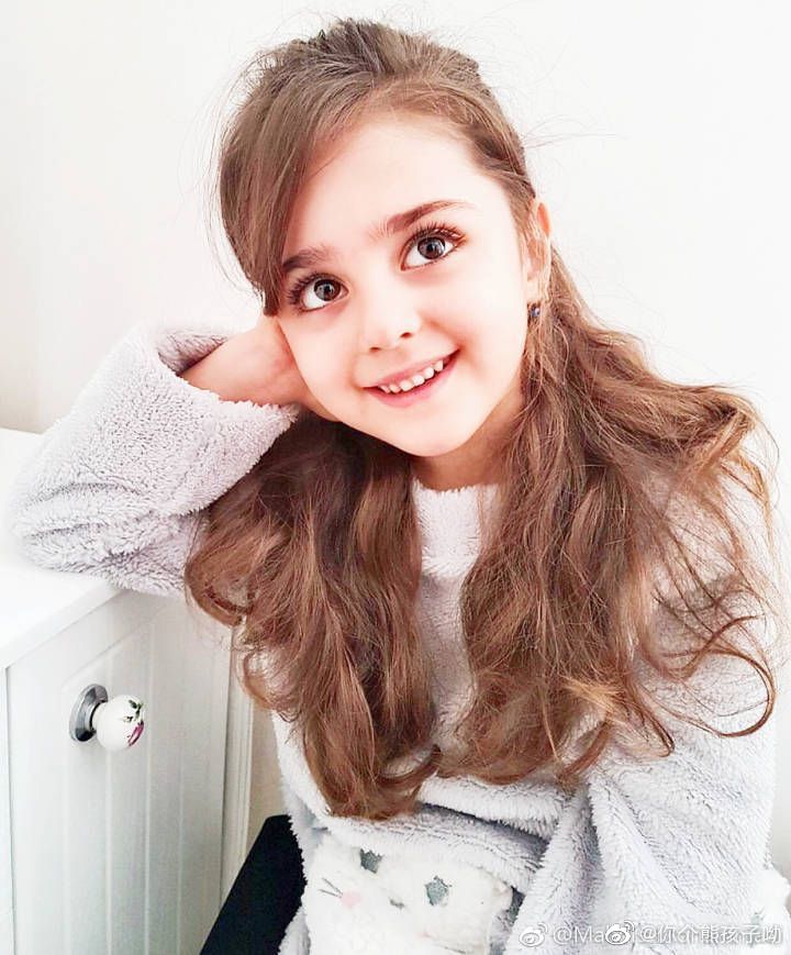 当然是这位八岁的伊朗小女孩mahdis了_高清图集_新浪网