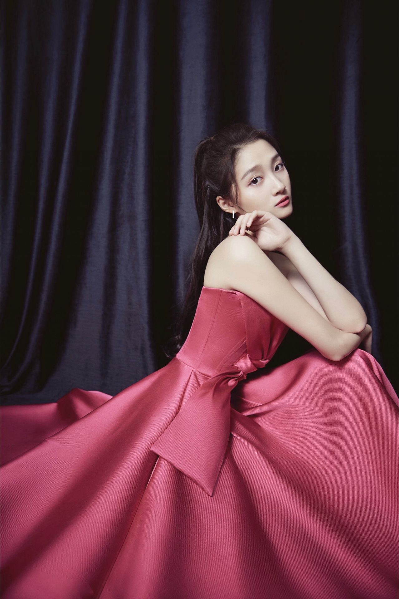 关晓彤穿粉色礼服元气满满散发出浓浓的果味气息