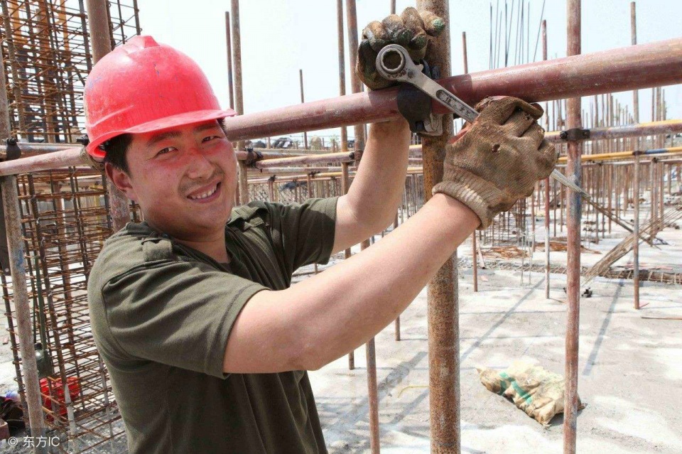 农村怪像外出打工的年轻人都不愿再回老家生活了这是为啥