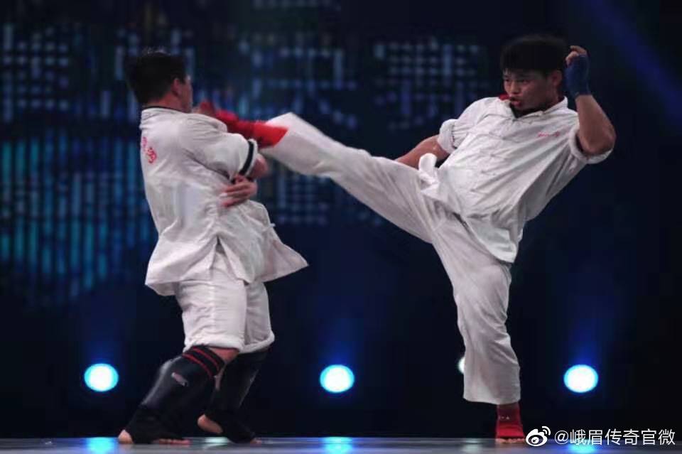 大会比赛的精彩瞬间 ,一路过关斩将获得武林大会总冠军,舍身踢很帅呀