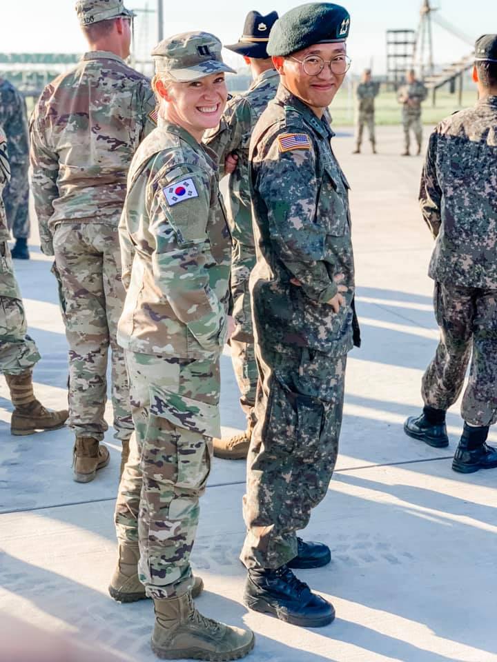 美国陆军参观韩国陆军装甲兵学校的k2黑豹和t80主战坦克