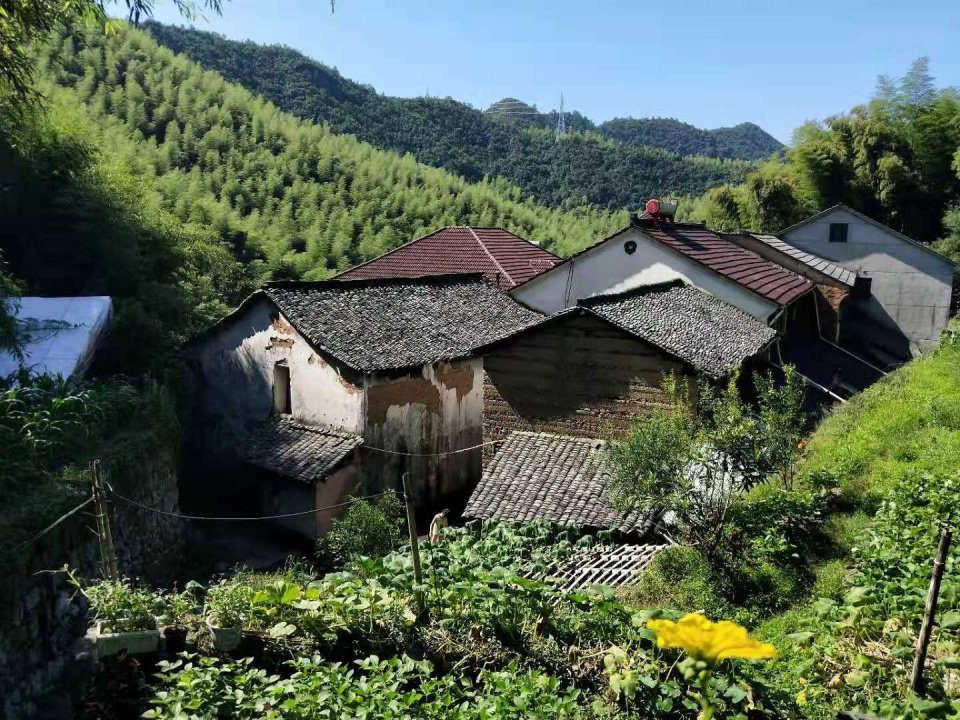 把农村夯土老房子改造成这样还真挺不错的!