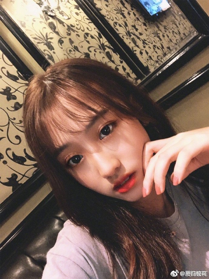 她叫严智超00年2019年表演艺考生身高165cm双子座