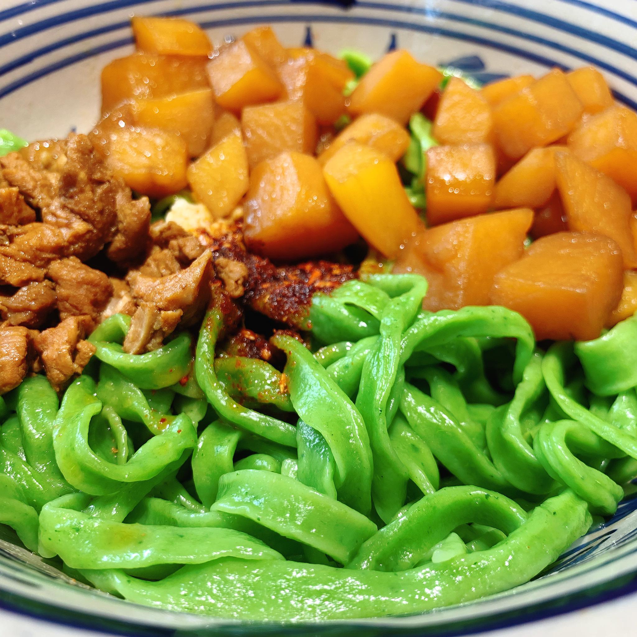 长青菠菜面太好吃了!你看那翠绿的面条!