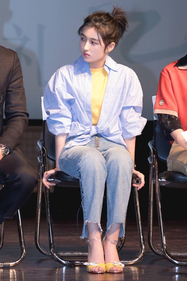 张子枫活动再穿高跟鞋,换套搭配美太多,这次变成真女神了