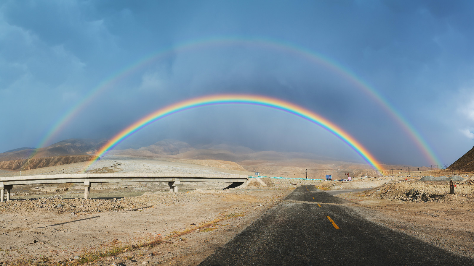 网友拍到正圆形彩虹完整体!看起来真的像二次元世界啊!