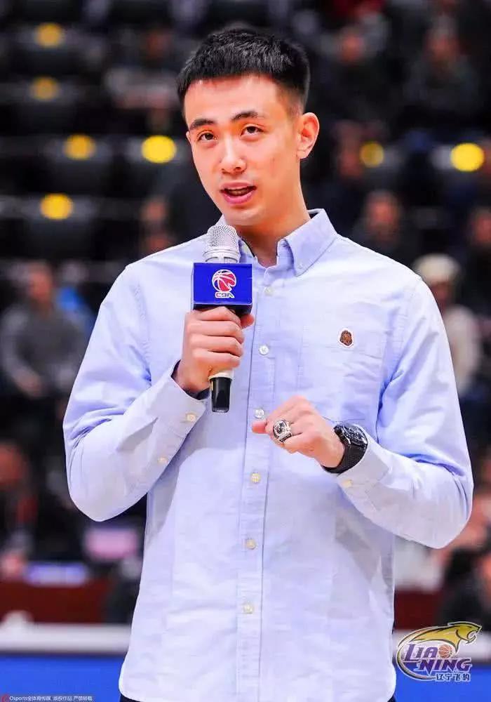 辽粤大战赛前辽篮为赵继伟补颁总冠军戒指