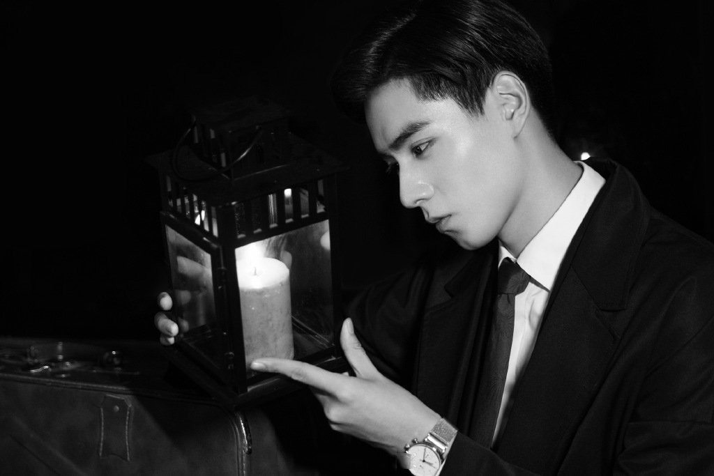 胡一天一组最新正装look0202复古优雅帅气彰显精英气质