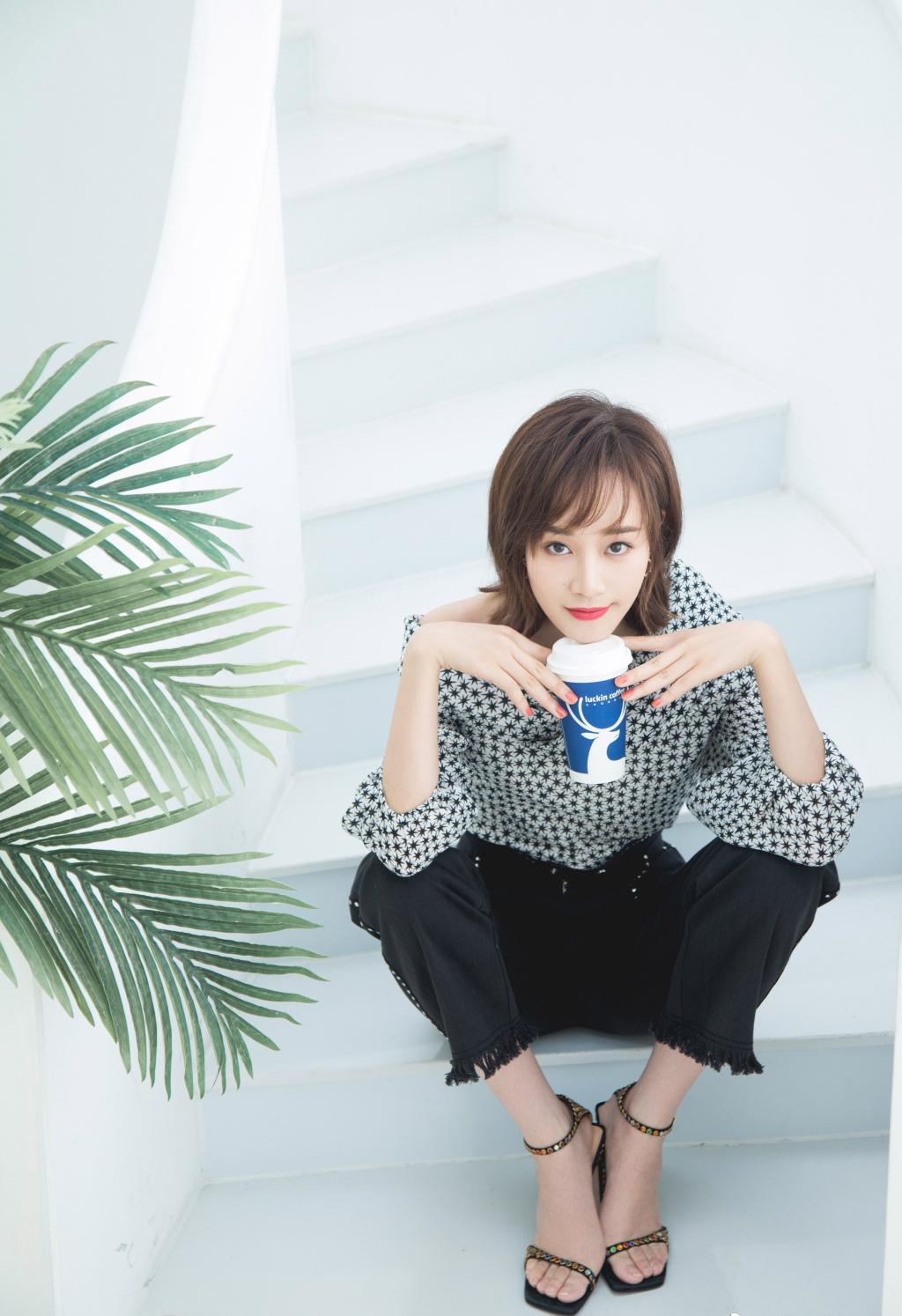 蓝盈莹短发搭出百变造型,"可盐可甜"超好看|蓝盈莹|短发|头发_新浪