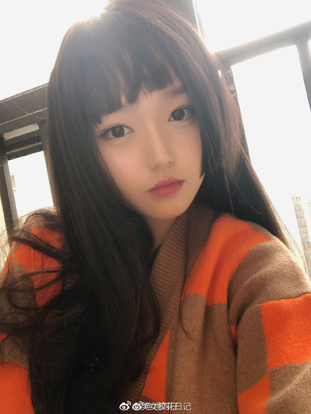 她叫周栩同@栩同仔，97年，就读于上海商学院，身高175cm