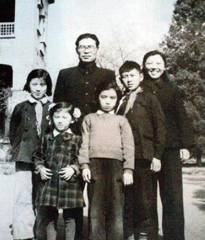 东北军区司令高岗享年49岁后代子女如何