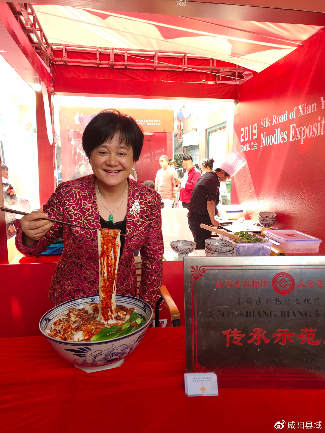 届时,长武的面鱼子,锅盔,酥肉,旬邑的手工搓搓,饸饹,花子馍,彬州的煎