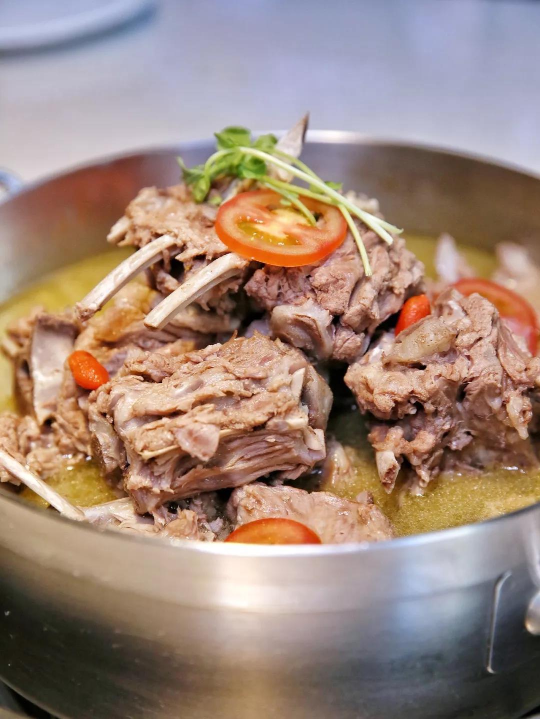 老北京人最爱的白汤羊蝎子