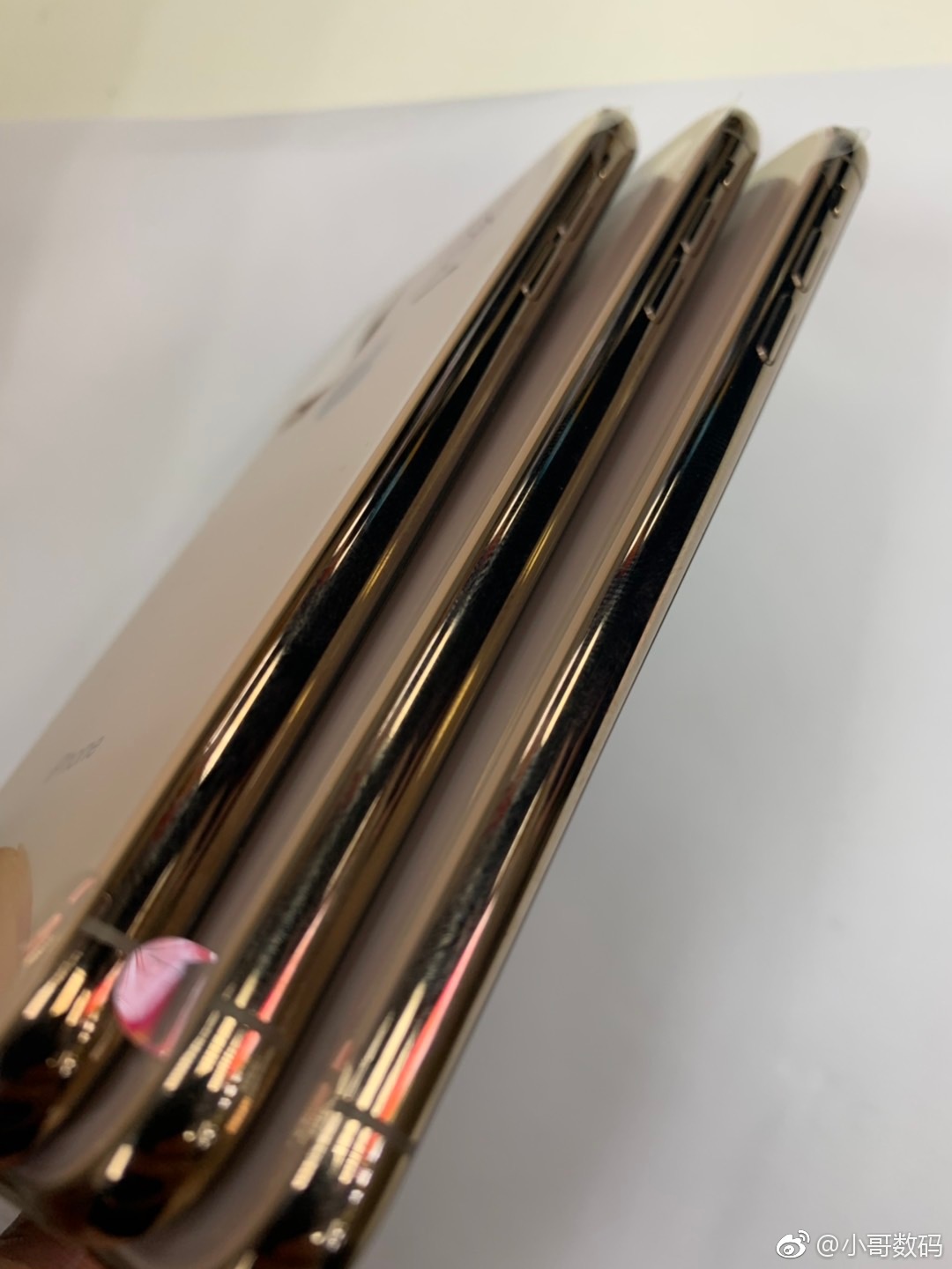 剩几台了,全新iPhone xs金色64g,美版解锁版,移