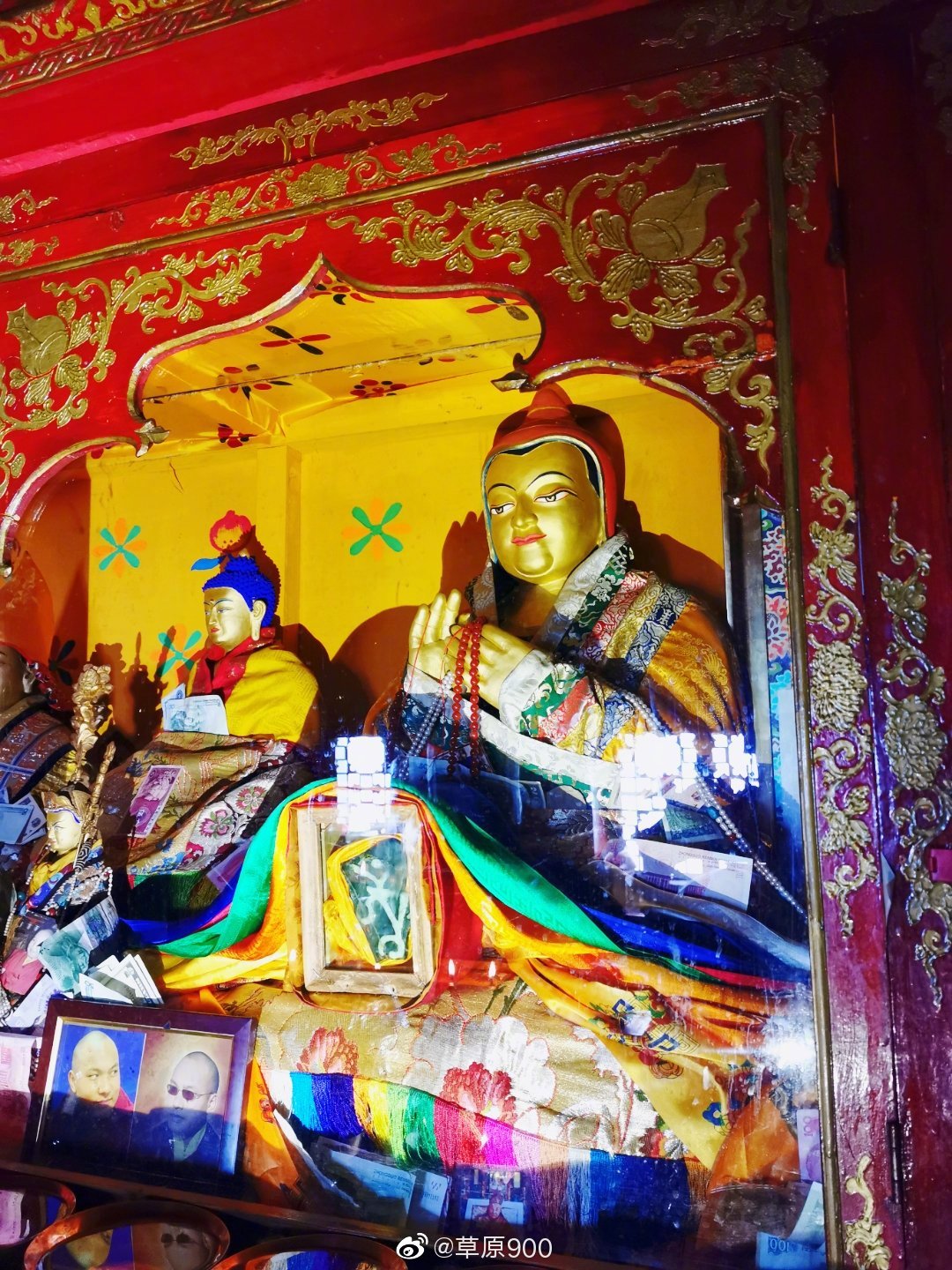 扎叶巴寺强巴佛殿,也称之为未来佛,精美的雕塑,造型别致精湛