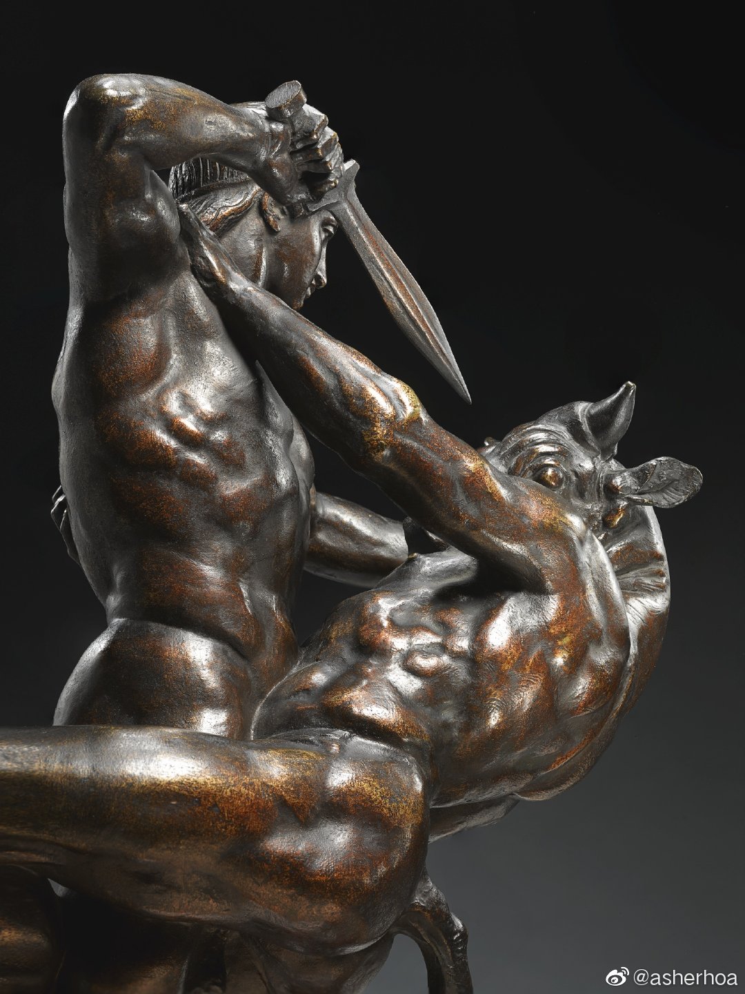 barye(1796 - 1875)取材于希腊神话的铜雕《忒修斯与牛头怪》,在2017