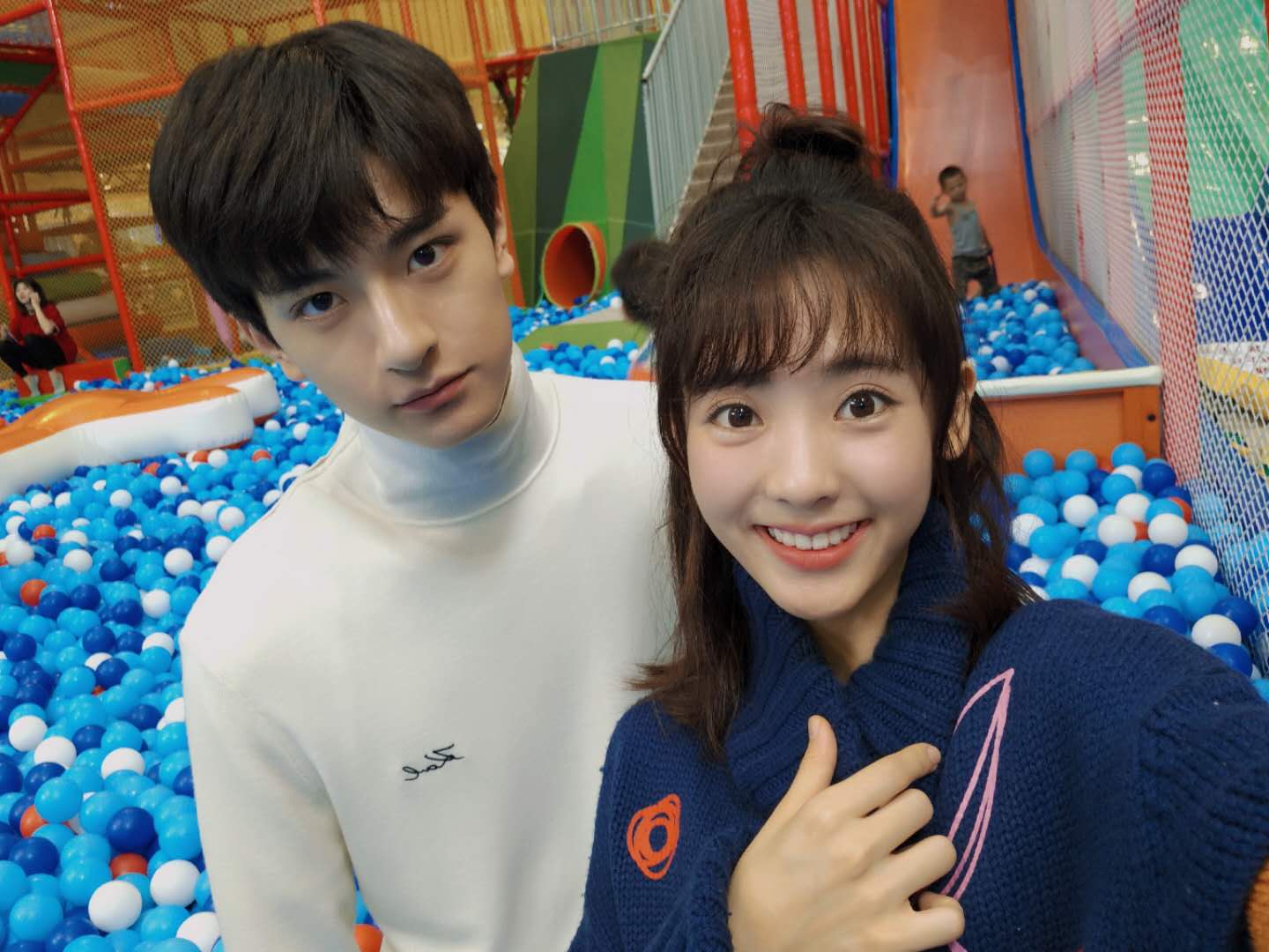 福利圆在线营业不仅有本事发自拍还有本事发独家女友视角