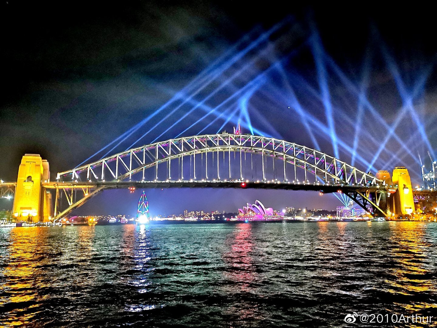 海港大橋,悉尼歌劇院,情人港,月亮公園一網打盡,夜色太迷人.