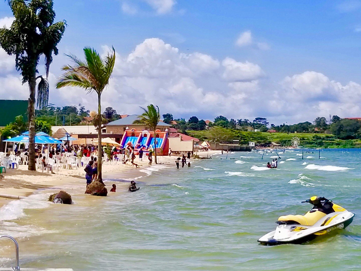 非洲最大的淡水湖维多利亚湖位于东非大裂谷区由非洲三国