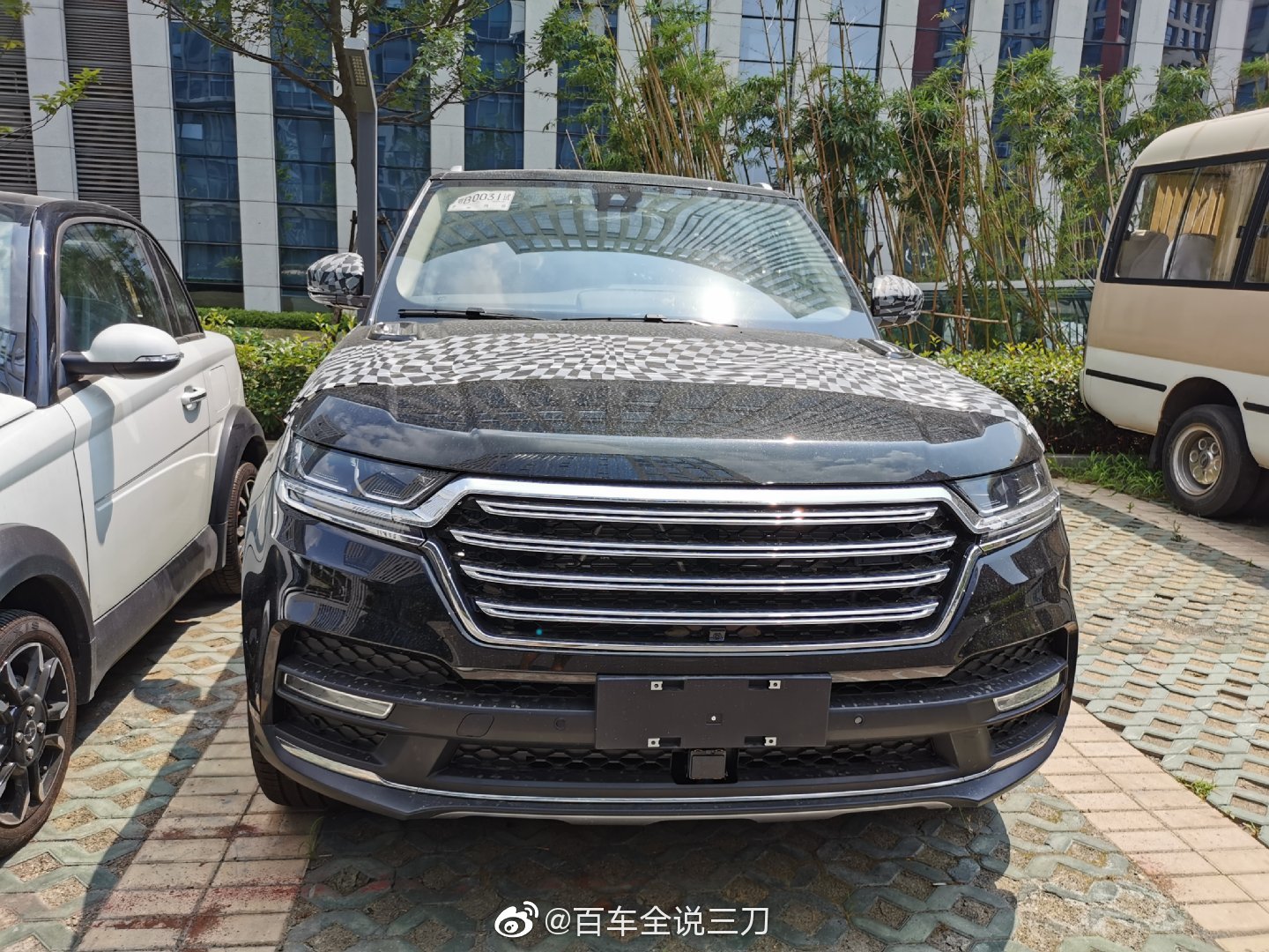 赛麟汽车的测试团队在我们这个园区这两台迈迈在楼下停了好几天了