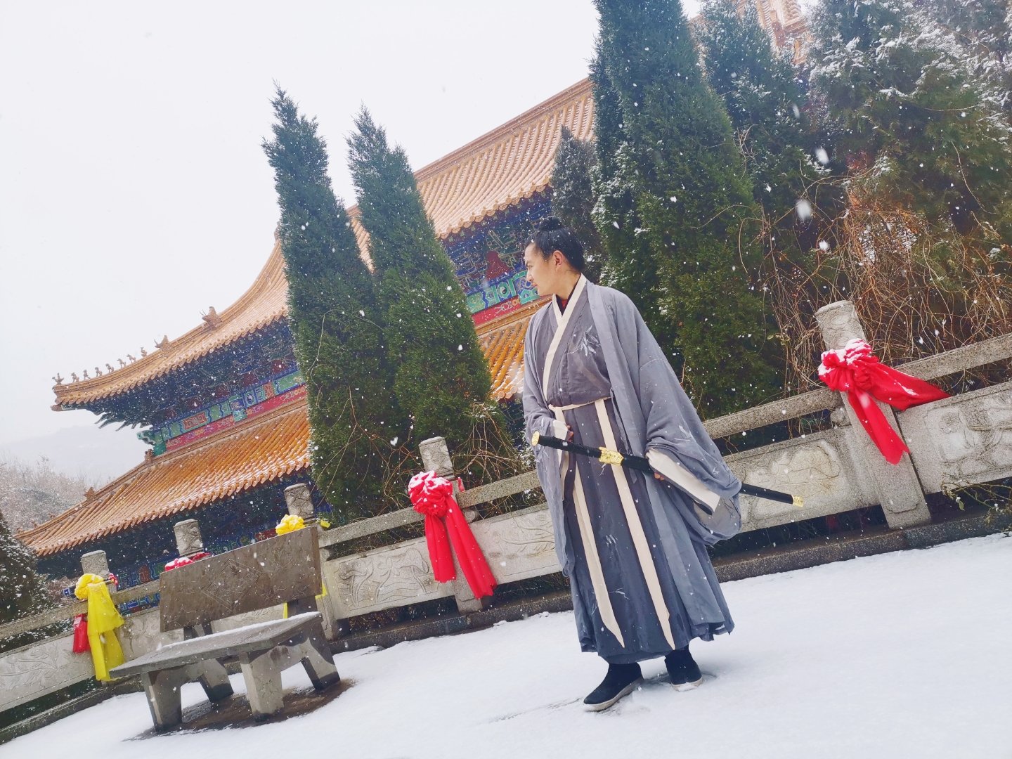 徒弟长大了,也变骚了,90后最帅道士出炉啦!@稷下公子