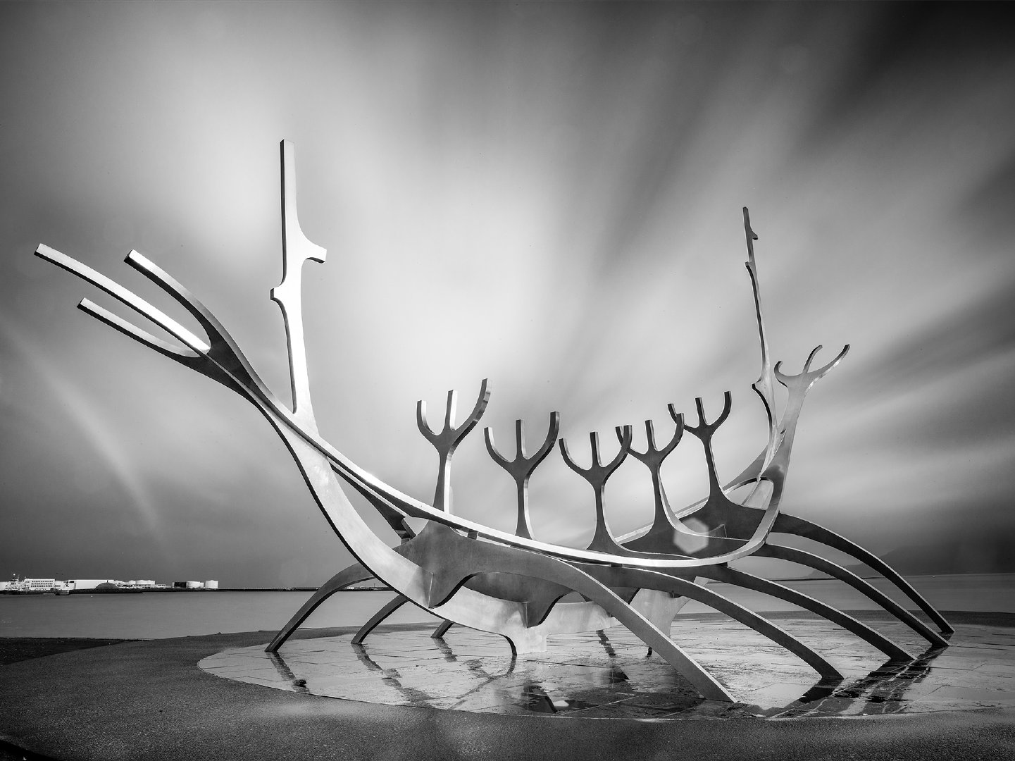 冰岛首都雷克雅未克的海盗船,经典的地标景观