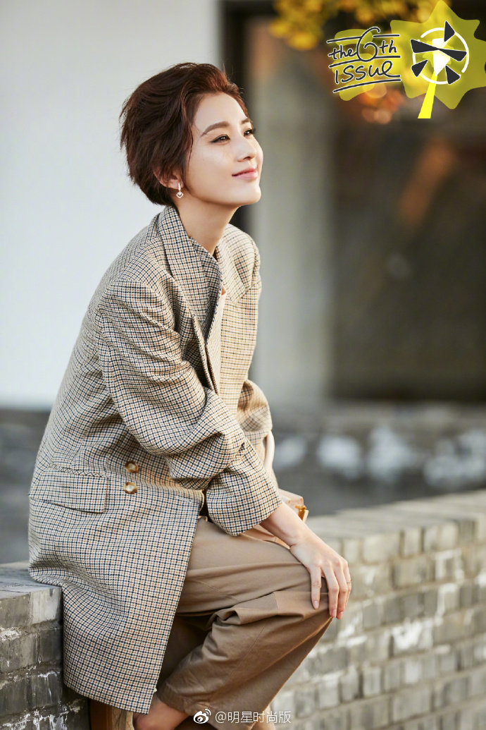 黄圣依 时尚街拍 短发造型清爽干练 气质也从婉约女神一秒变身霸道总