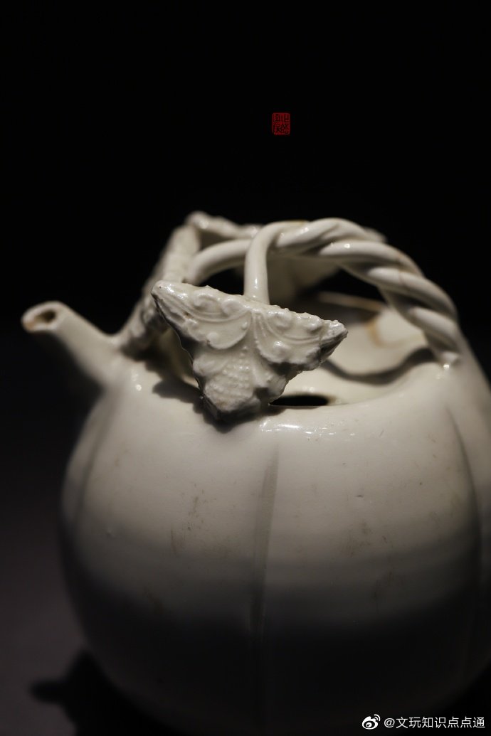辽代白瓷瓜腹提梁壶内蒙古博物馆解暑文物系列