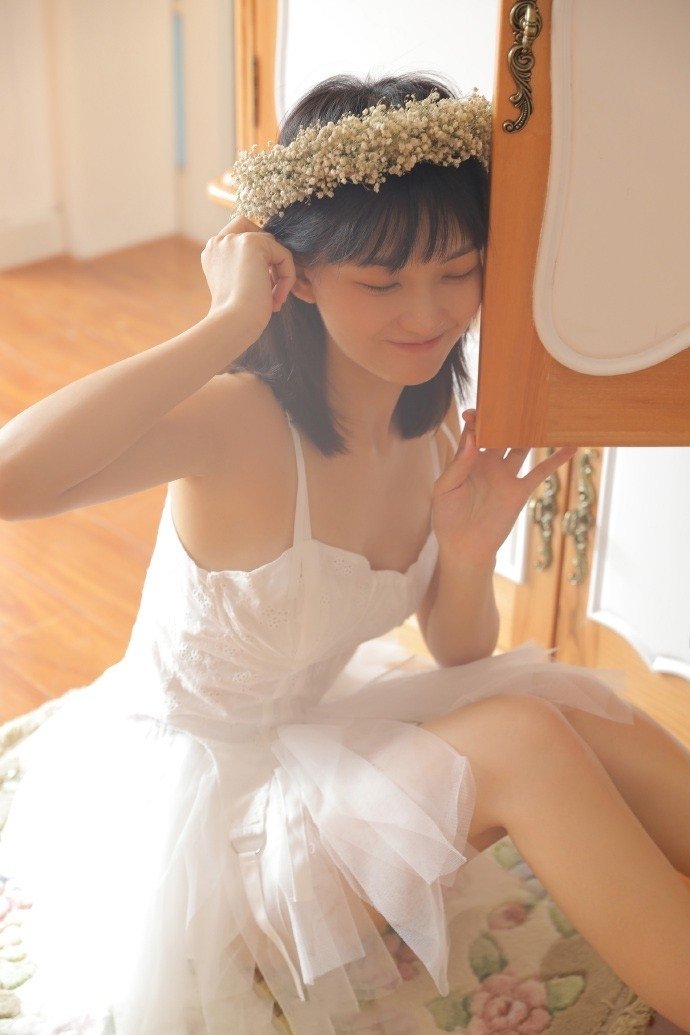 清纯吊带美少女美腿私房唯美写真