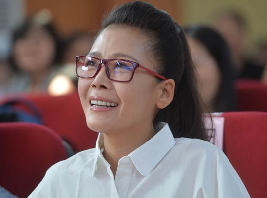 曾是歌坛天后,因病退出,丑老公不离不弃20年,不能生子也幸福|张卫宁