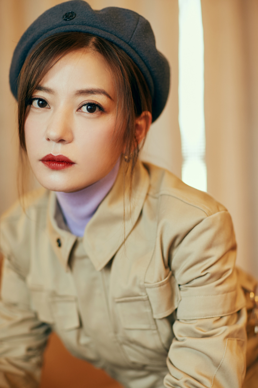 42岁赵薇少女感惊艳,身穿粉色长裙走红毯,未修图照样美成仙女