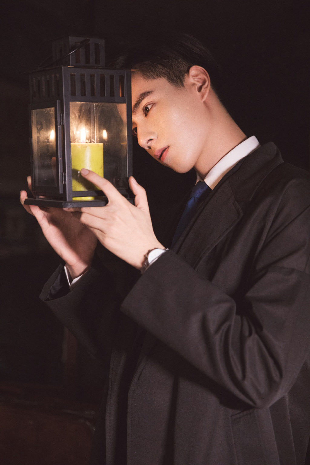 胡一天一组最新正装look0202复古优雅帅气彰显精英气质