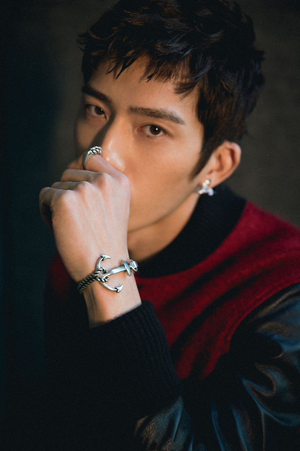 井柏然久违的短发造型,清爽洒脱,魅力无限,时尚表现力满分