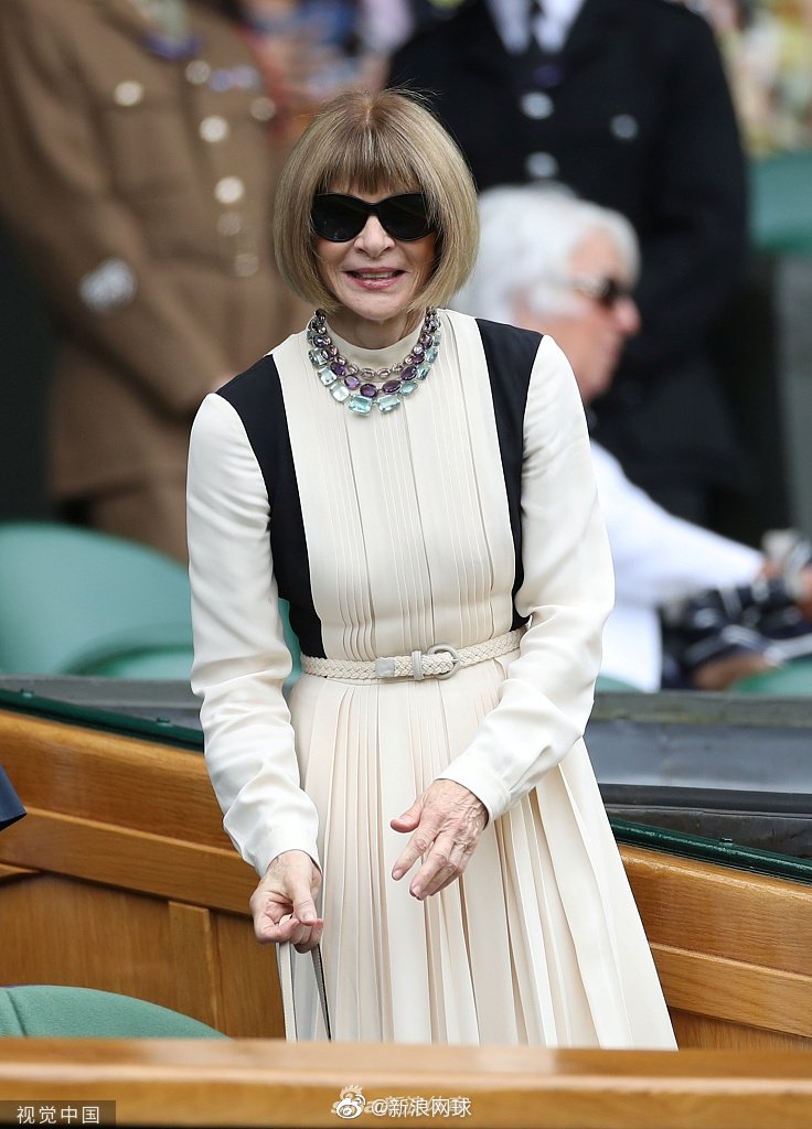温布尔登的老朋友从不缺席的时尚女魔头安娜温图尔观战