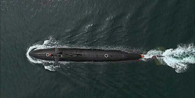 央视曝039型潜艇兵水下艰苦生活,休息区拥挤和鱼雷为伴