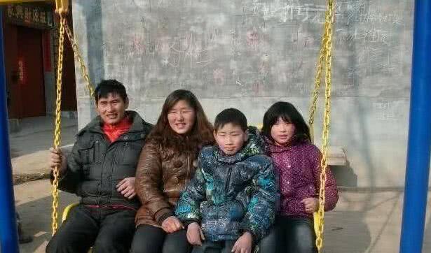 除了朱之文和她媳妇之外,大衣哥的儿子和女儿也是受到了大家的热烈