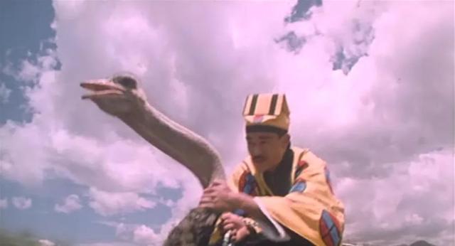 他是曾一夜红遍世界的喜剧演员，第一部电影片酬300元，59岁离世