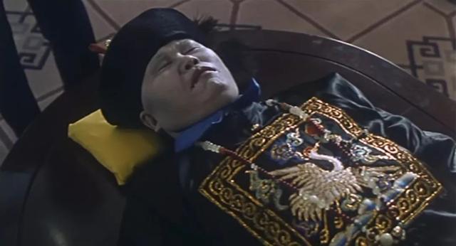 他是曾一夜红遍世界的喜剧演员，第一部电影片酬300元，59岁离世