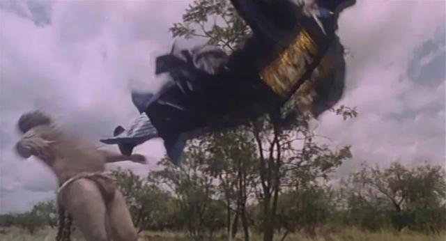 他是曾一夜红遍世界的喜剧演员，第一部电影片酬300元，59岁离世