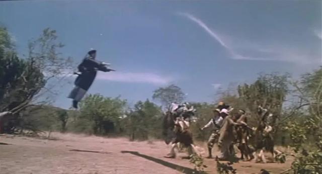 他是曾一夜红遍世界的喜剧演员，第一部电影片酬300元，59岁离世