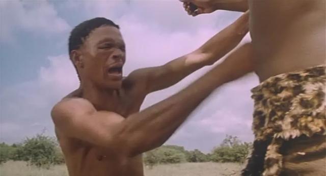 他是曾一夜红遍世界的喜剧演员，第一部电影片酬300元，59岁离世