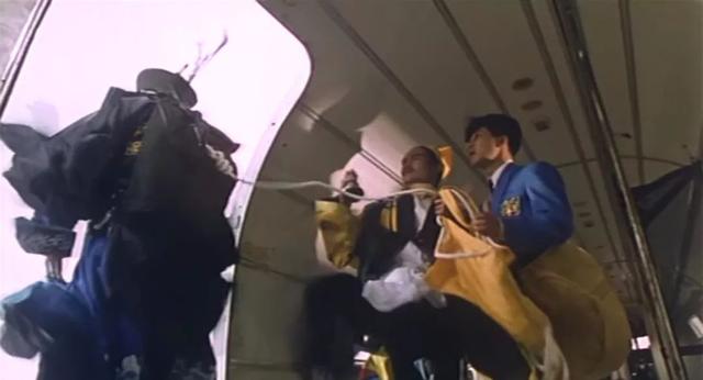 他是曾一夜红遍世界的喜剧演员，第一部电影片酬300元，59岁离世