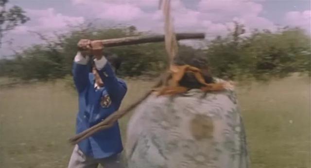 他是曾一夜红遍世界的喜剧演员，第一部电影片酬300元，59岁离世