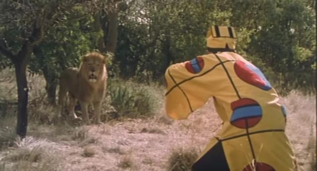 他是曾一夜红遍世界的喜剧演员，第一部电影片酬300元，59岁离世