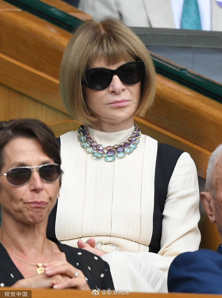 温布尔登的老朋友从不缺席的时尚女魔头安娜温图尔观战