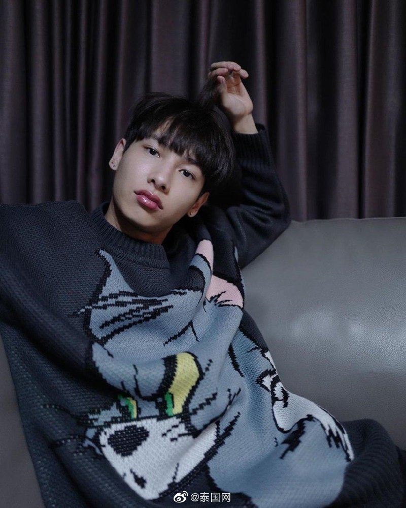 8/ 9泰国新泰日报社讯 泰媒报道,2月15日当地时间17:00左右,泰国当红